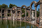 Villa Adriana - Canopo e Serapeo, uno dei complessi pi originali e spettacolari della villa.